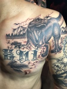 tattoo おすすめ彫り師 おすすめ彫師 タトゥー ブラックアンドグレイ 上手い 入れ墨 刺青 彫師 恐竜 洋彫 熊本