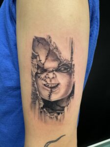 tattoo アメリカンタトゥー おすすめ おすすめ彫り師 おすすめ彫師 ガールズタトゥー カラス タトゥー チャッキー フォーエタニティー ポートレイト ワンポイントタトゥー 上手い 人気 入れ墨 刺青 彫師 洋彫 熊本