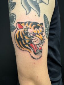 tattoo アメトラ アメリカンタトゥー アメリカントラディショナル おすすめ おすすめ彫り師 おすすめ彫師 カラー タトゥー トラッド フォーエタニティー ワンポイントタトゥー 上手い 人気 入れ墨 刺青 彫師 洋彫 熊本 虎