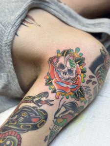 tattoo アメトラ アメリカンタトゥー アメリカントラディショナル おすすめ おすすめ彫り師 おすすめ彫師 カラー カラフルタトゥー スカル タトゥー ドクロ トラッド フォーエタニティー ローズ 人気 入れ墨 刺青 彫師 洋彫 熊本