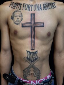 tattoo アメトラ アメリカンタトゥー アメリカントラディショナル おすすめ おすすめ彫り師 おすすめ彫師 ギャングスタイル タトゥー トラッド フォーエタニティー ブラックアンドグレイ ポートレイト レタリング 上手い 人気 入れ墨 刺青 彫師 拳銃 洋彫 熊本