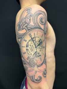 tattoo おすすめ おすすめ彫り師 おすすめ彫師 タトゥー フォーエタニティー ポートレイト 上手い 人気 刺青 天使 彫師 懐中時計 洋彫 熊本